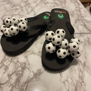 Super cute and fun women’s size 7 flip flops